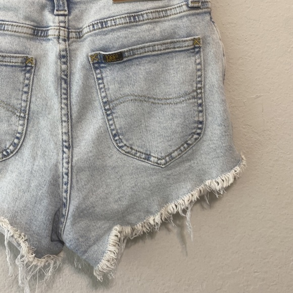 Lee Light Wash High Rise Cut Off Jean Shorts - Picture 3 of 12